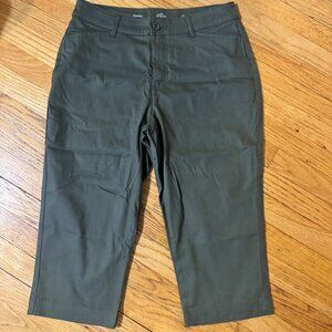 St. John's Bay Women's Secretly Slender Green Capri Pants